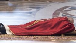 lord-s-passion-on-good-friday-at-saint-peter--1555689236052.jpg