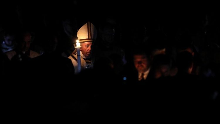 pope-francis-leads-easter-vigil-mass-1555787936336.jpg