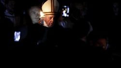 pope-francis-leads-easter-vigil-mass-1555787940282.jpg