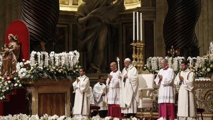 Папа падчас Пасхальнай Вігіліі