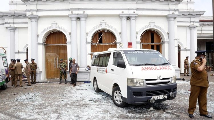 Die Polizei sichert die St. Anthony's Church in Colombo
