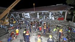 a-6-1-magnitude-earthquake-felt-in-philippine-1555952627557.jpg