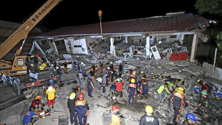 a-6-1-magnitude-earthquake-felt-in-philippine-1555952627557.jpg