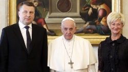 pope-francis-meets-latvian-president-raimonds-1556186346828.jpg