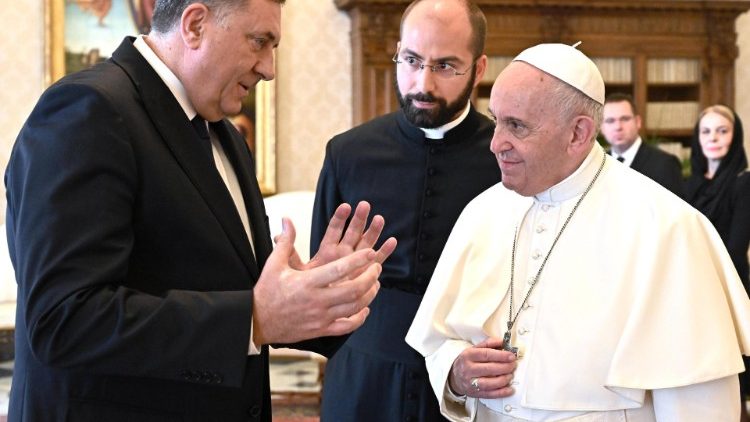 Papa Francisco com o presidente de turno da Presidência colegial da Bósnia-Herzegóvina, Milorad Dodik