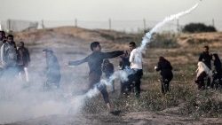 weekly-friday-clashes-at-gaza-border-1556302196530.jpg