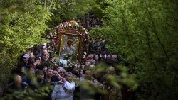 bulgarian-orthodox-faithful-celebrate-easter--1556534102710.jpg