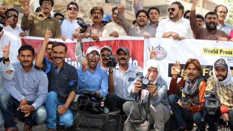 Spaudos laisvės dieną mini Pakistano žurnalistai