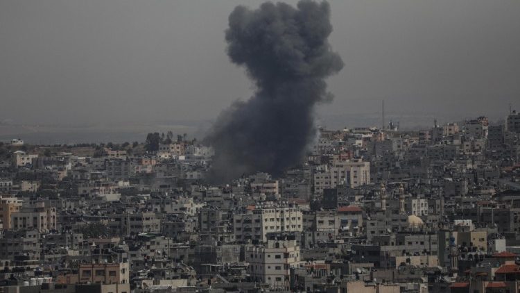 صورة من الأرشيف لقصف إسرائيلي على مدينة غزة