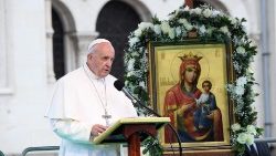 pope-francis-s-trip-in-bulgaria-and-northern--1557058735784.jpg