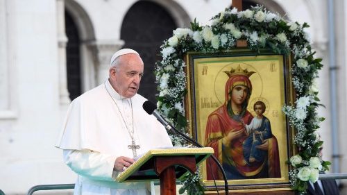 pope-francis-s-trip-in-bulgaria-and-northern--1557058735784.jpg