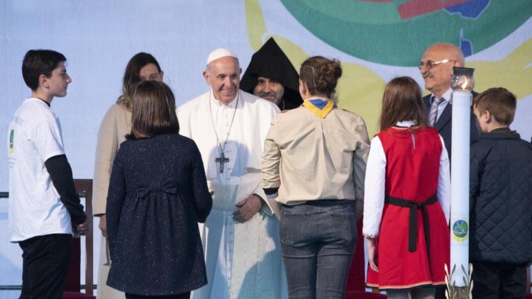 pope-francis-s-trip-in-bulgaria-and-northern--1557162829073.jpg