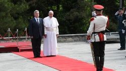 pope-francis-s-trip-in-bulgaria-and-northern--1557215336504.jpg
