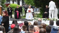 pope-francis-s-trip-in-bulgaria-and-northern--1557239937191.jpg