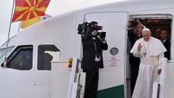 pope-francis-ends-visit-to-north-macedonia-1557248330571.jpg