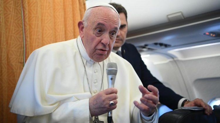 Papież odpowiada na pytania dziennikarzy