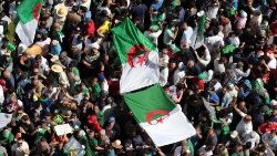 algerians-protesters-call-for-radical-change--1557503031741.jpg