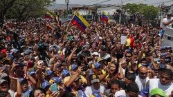 rally-for-guaido-and-his-supporters-in-guatir-1558208634066.jpg
