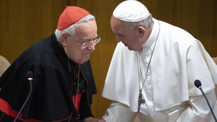 الكاردينال باسيتي مع البابا فرنسيس