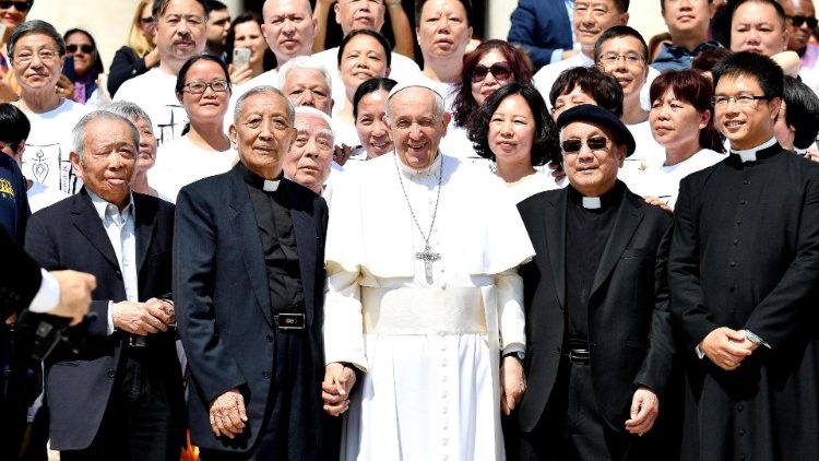 Pápež František so skupinou čínskych pútnikov z diecézy Šanghaj (Vatikán, 22. mája 2019)