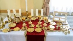 presentation-of-liturgical-items-used-at-papa-1558701837069.jpg