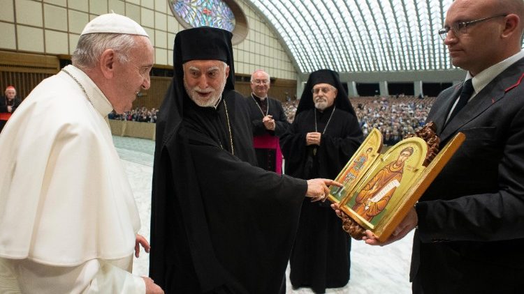 教宗接見意大利-阿爾巴尼亞裔倫格羅教區朝聖者