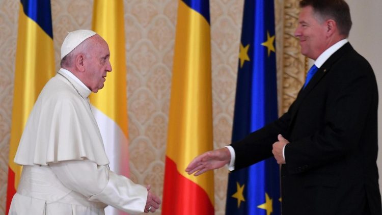 Le Pape François et le président roumain