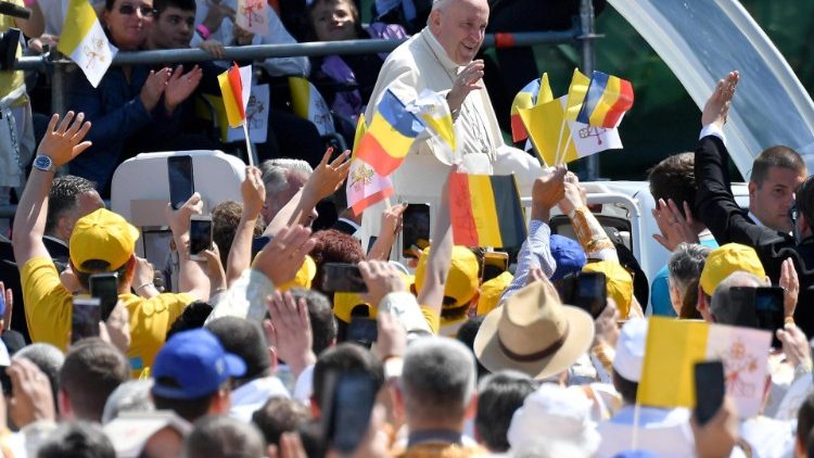Papież o „nowych reżimach” walczących z religią 