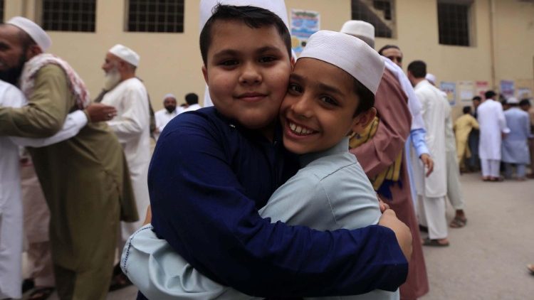 Мюсюлманите по света честват Рамазан байрам