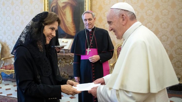Popiežius ir Prancūzijos ambasadorė