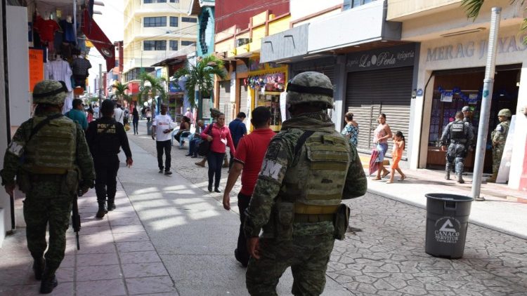 Forces armées patrouillant dans les rues de Tapachula