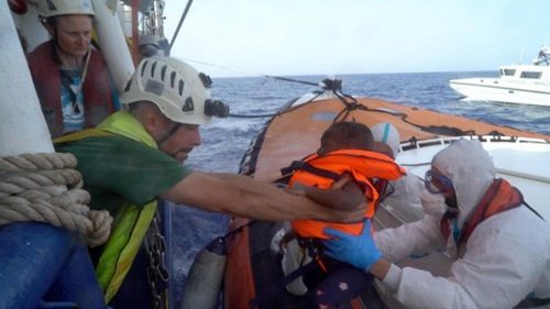 Parroco di Lampedusa: dormo in strada per chiedere lo sbarco dalla Sea Watch