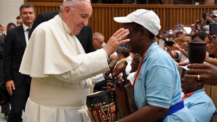 Ao final da audiência de hoje, da Rede Mundial de Oração, Papa saudou membros de Moçambique