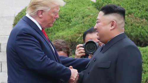 Trump e kim no confim coreano. Papa: bom exemplo de cultura do encontro