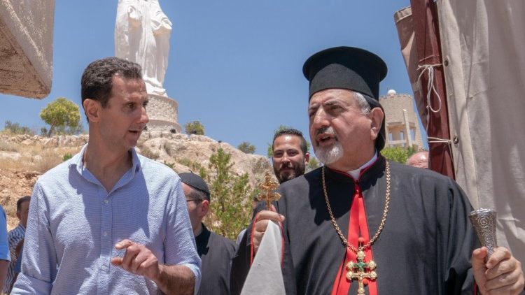Президентът Башар Асад с патриарх Юнан в манастира "Св.Тума" в Сидна на среща със сирийската католическа младеж
