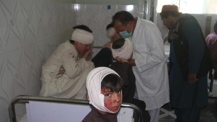Ofiary jednego z niedawnych zamachów bombowych w Afganistanie