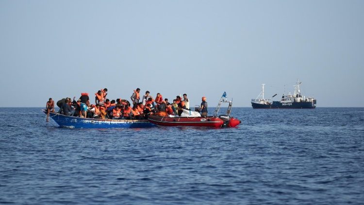 Eine Rettungsaktion für Flüchtlinge im Mittelmeer, Juli 2019
