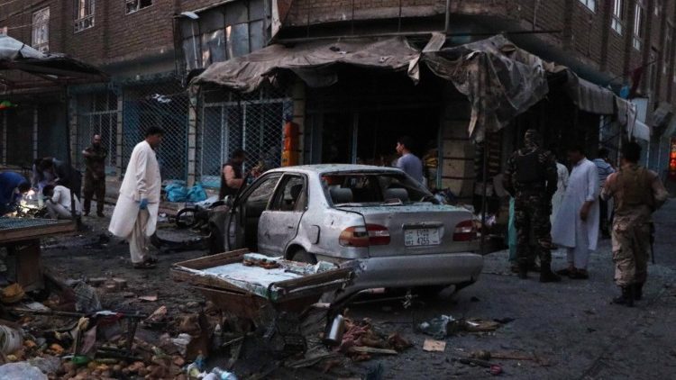Zerstörungen durch einen Bombenanschlag in Afghanistan
