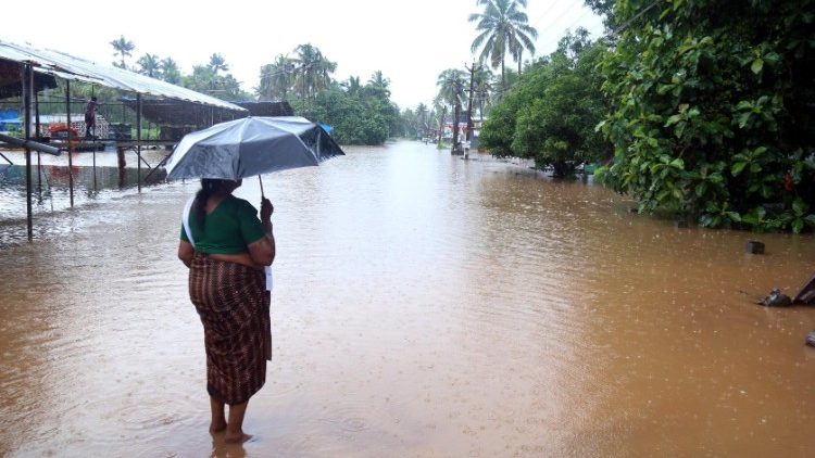 Eine überflutete Straße in Kochi/Kerala