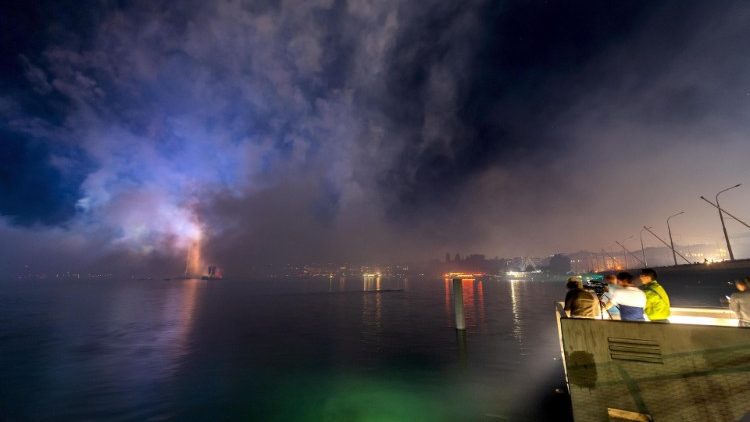 Großes Feuerwerk über dem Genfer See am Samstag