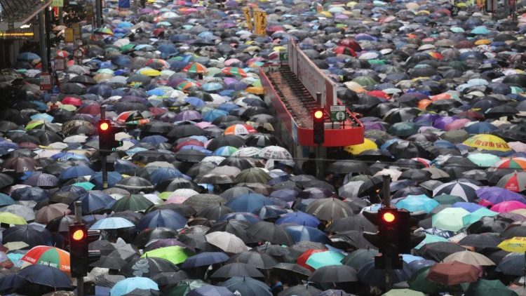 Prosvjednici pod kišobranima (Hong Kong, 18. kolovoza)