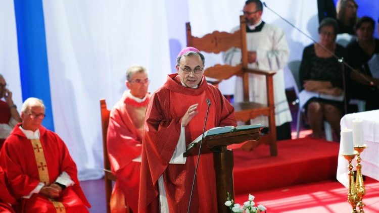 Il vescovo di Rieti, mons. Pompili, celebra ad Amatrice la Messa in ricordo delle vittime del sisma del 2016