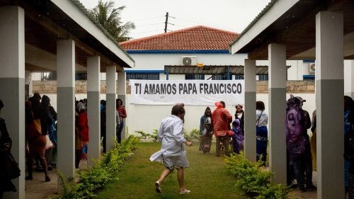Mosambik: Papst besucht Aidszentrum