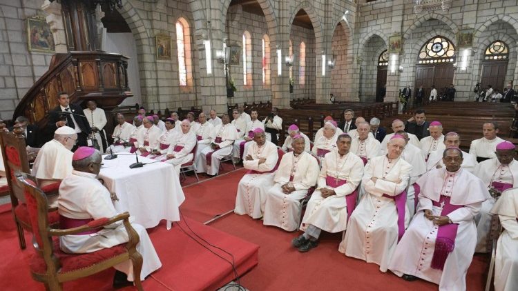 Papież do biskupów Madagaskaru: religia nie jest sprawą prywatną