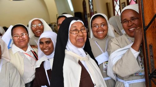 Pápež u karmelitánok na Madagaskare: Záchrana sveta sa začína malými činmi lásky