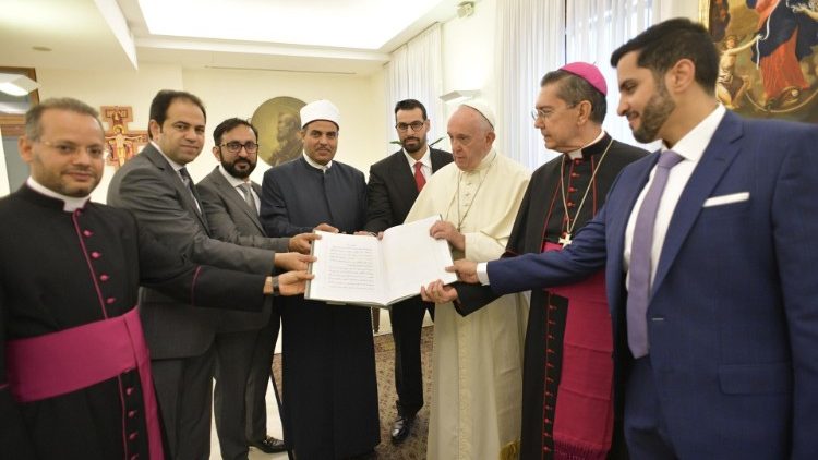 Papa Franjo i članovi Višeg odbora za postizanje ciljeva Dokumenta o ljudskom bratstvu