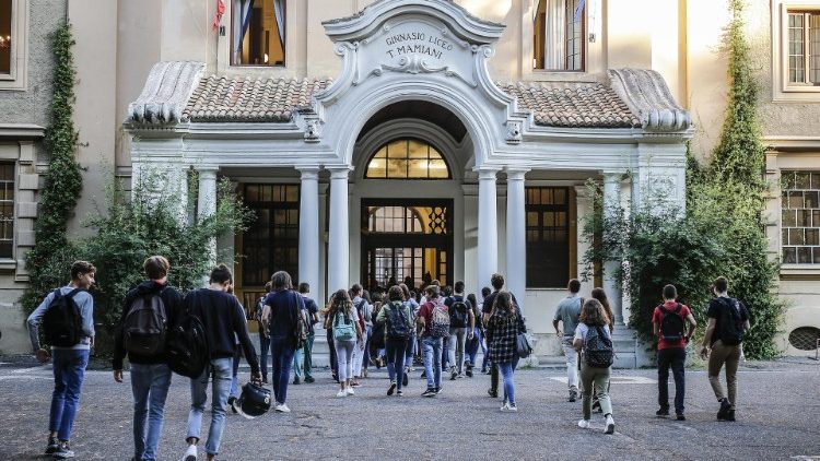 Włochy: episkopat ostrzega przed bankructwem kościelnych szkół