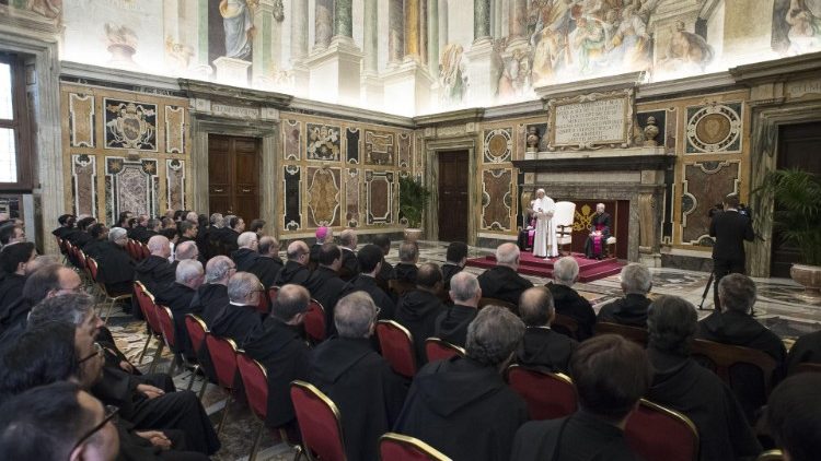 Papa: a Agostiniani, superare scandali Chiesa tornando a Dio