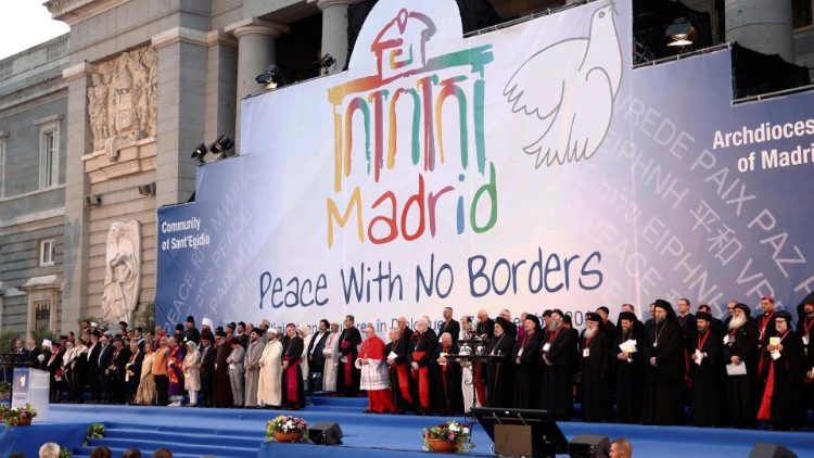 Площад Алмудена в Мадрид: Междурелигиозната среща „Мир без граници - религии и култури в диалог“ 