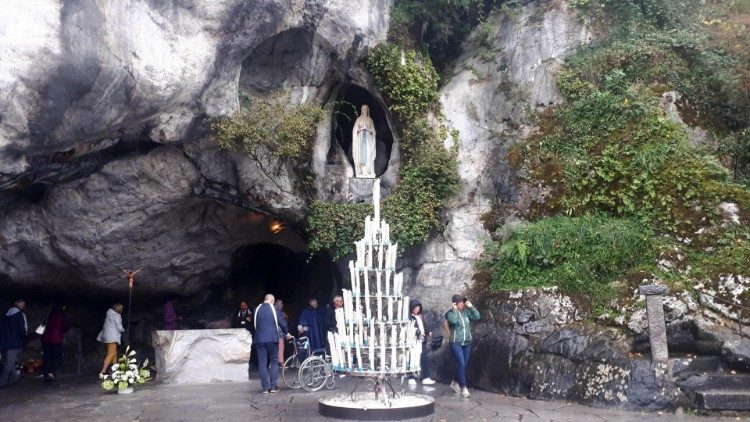 Пещерата на явленията в Богородичното светилище в Лурд
